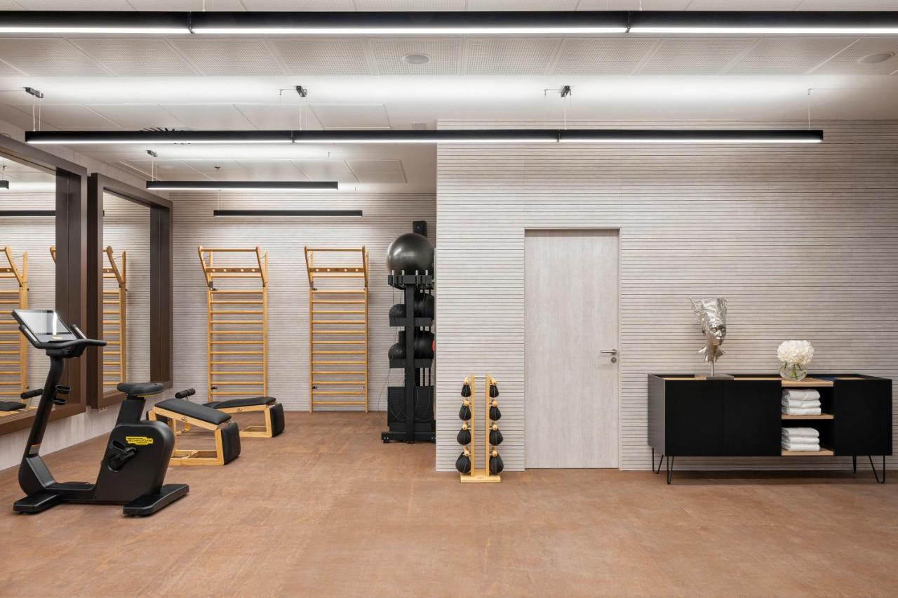 Hotel Me Barcellona Esterno foto The gym at The Standard East Village