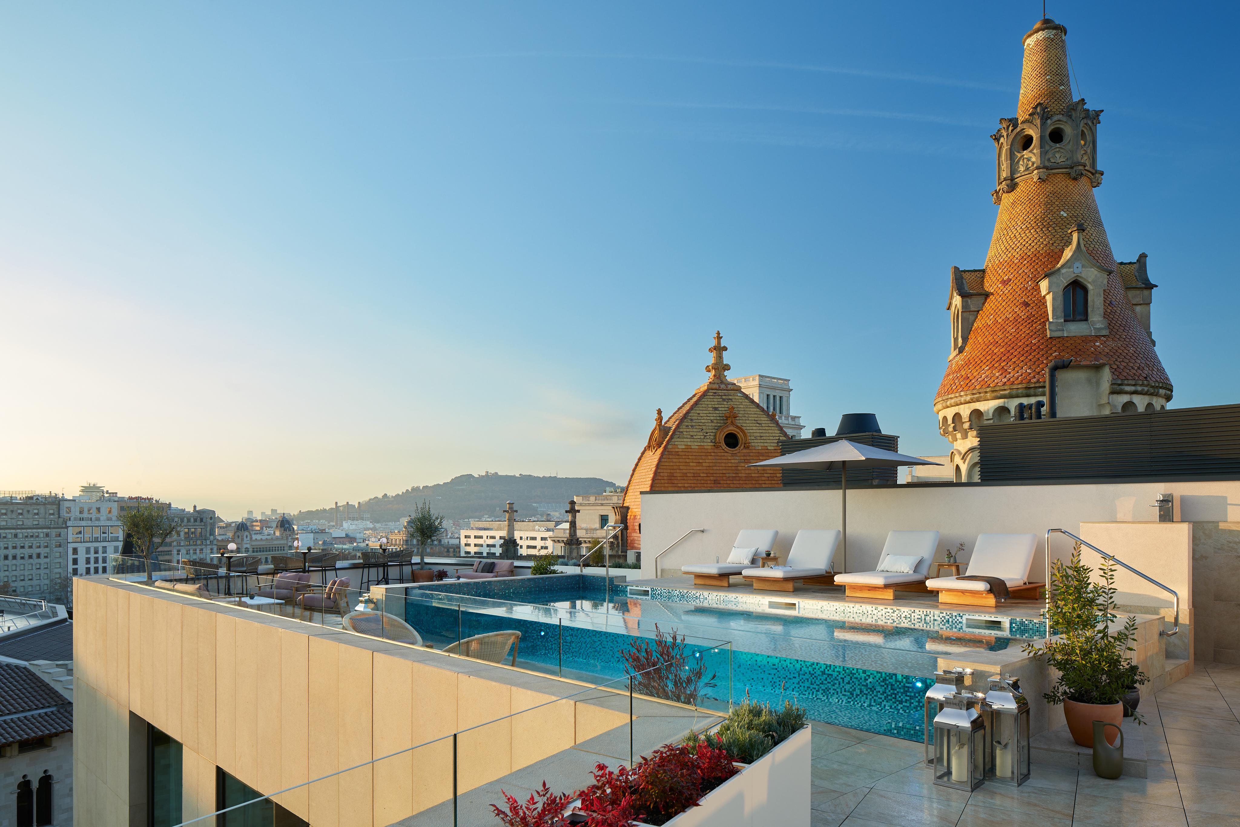 Hotel Me Barcellona Esterno foto The hotel's rooftop pool